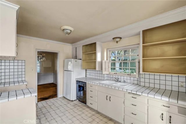 2832 Washington, Santa Monica, CA 90403