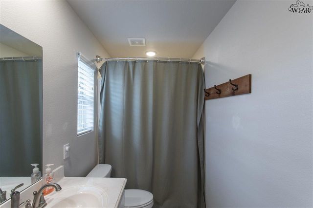 1212 NEWMAN AVENUE, Iowa Park, TX 76367