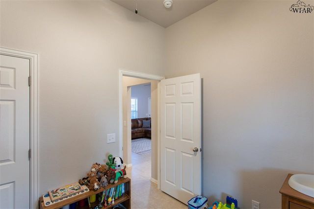 1212 NEWMAN AVENUE, Iowa Park, TX 76367
