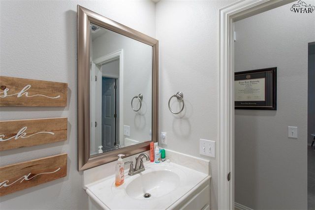 1212 NEWMAN AVENUE, Iowa Park, TX 76367