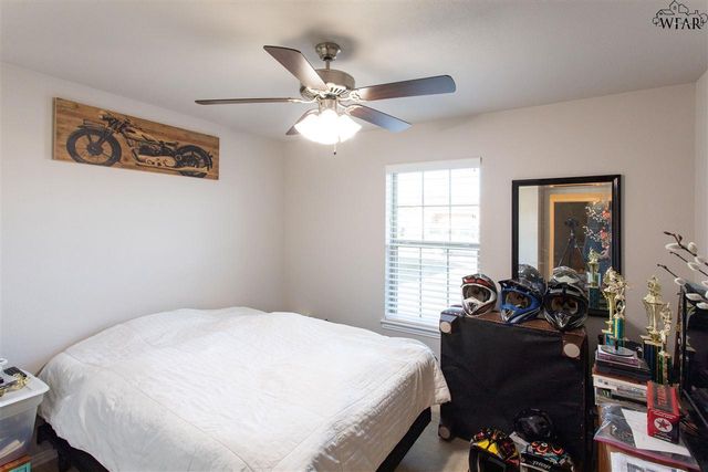 1212 NEWMAN AVENUE, Iowa Park, TX 76367