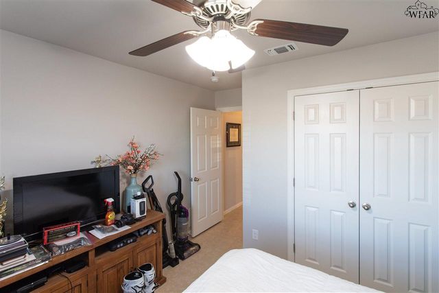 1212 NEWMAN AVENUE, Iowa Park, TX 76367