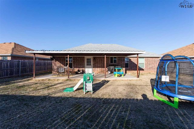 1212 NEWMAN AVENUE, Iowa Park, TX 76367