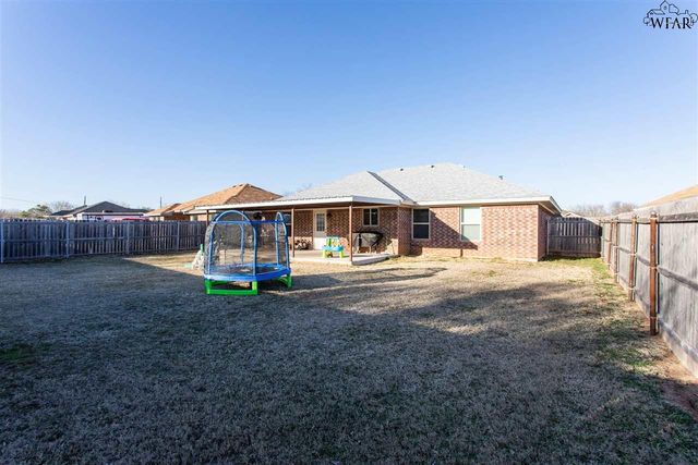 1212 NEWMAN AVENUE, Iowa Park, TX 76367