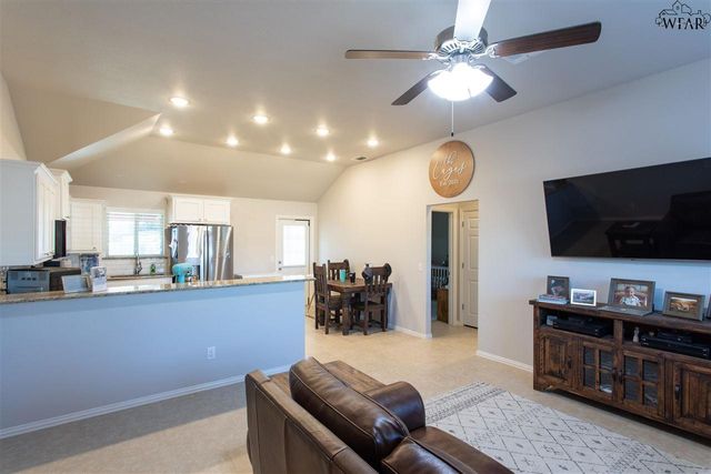 1212 NEWMAN AVENUE, Iowa Park, TX 76367