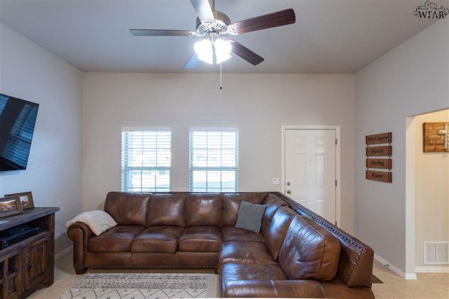 1212 NEWMAN AVENUE, Iowa Park, TX 76367