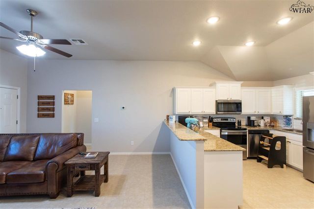 1212 NEWMAN AVENUE, Iowa Park, TX 76367