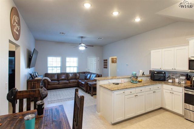 1212 NEWMAN AVENUE, Iowa Park, TX 76367