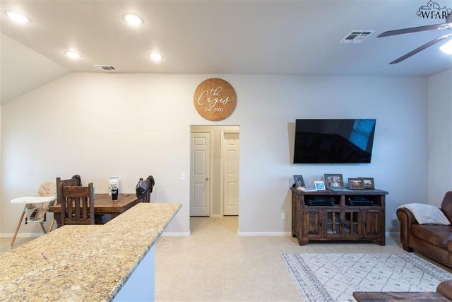 1212 NEWMAN AVENUE, Iowa Park, TX 76367