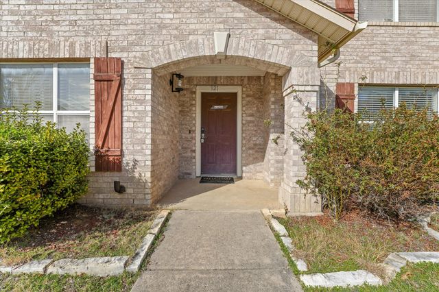 921 Valleybrook Drive, Lewisville, TX 75067