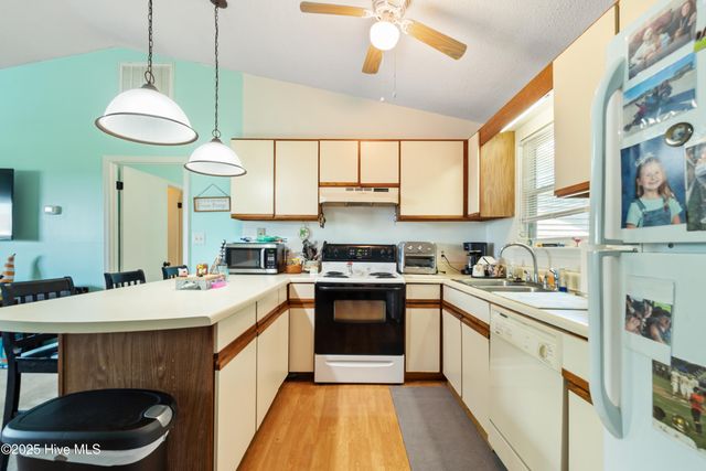 315 Bay Circle, North Topsail Beach, NC 28460