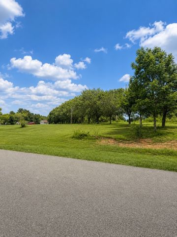 118 Steeplechase Dr, Smithville, TN 37166