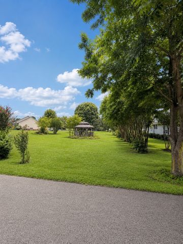 118 Steeplechase Dr, Smithville, TN 37166