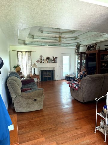 118 Steeplechase Dr, Smithville, TN 37166