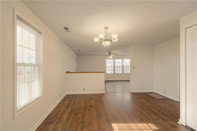 1261 SE Mill Street, Dearborn, MO 64439