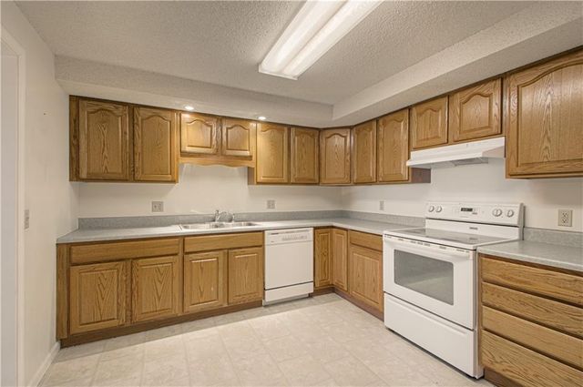 1261 SE Mill Street, Dearborn, MO 64439