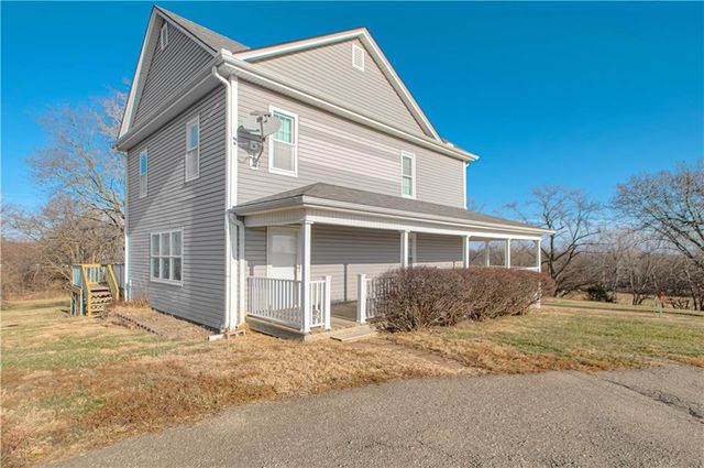 1261 SE Mill Street, Dearborn, MO 64439