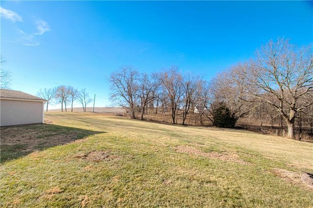 1261 SE Mill Street, Dearborn, MO 64439