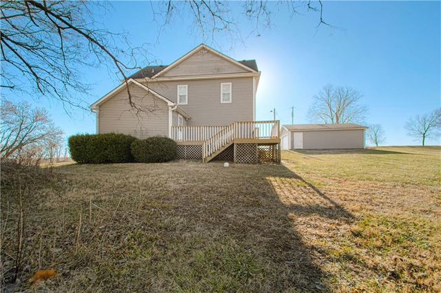 1261 SE Mill Street, Dearborn, MO 64439