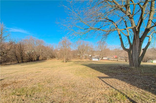 1261 SE Mill Street, Dearborn, MO 64439