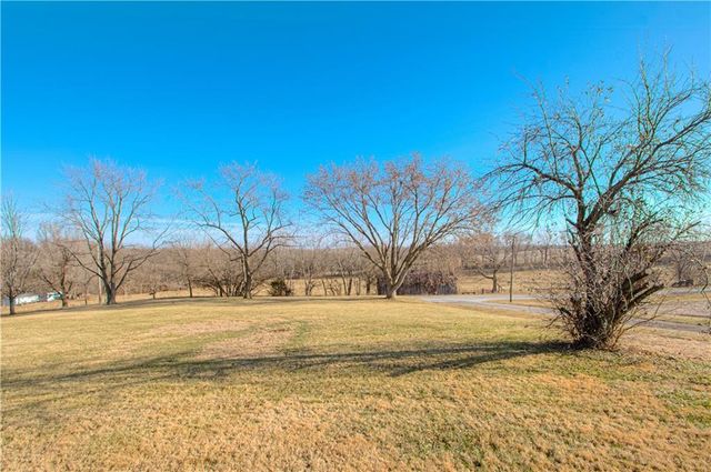 1261 SE Mill Street, Dearborn, MO 64439