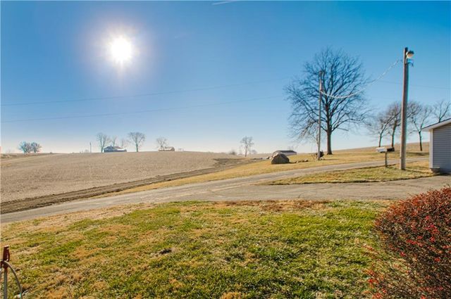 1261 SE Mill Street, Dearborn, MO 64439