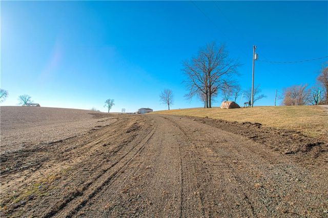 1261 SE Mill Street, Dearborn, MO 64439