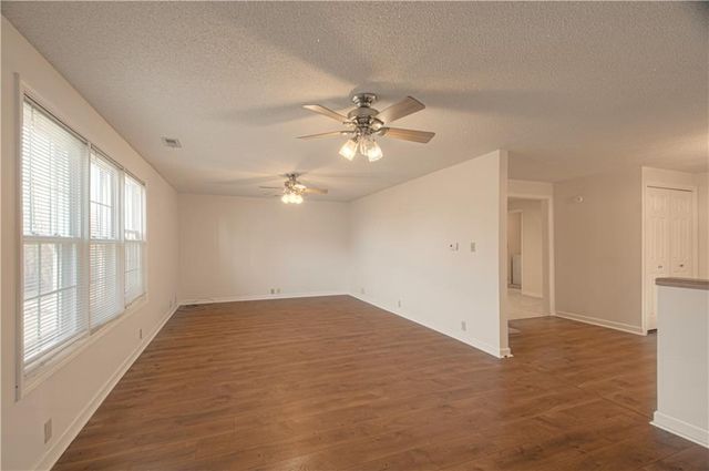 1261 SE Mill Street, Dearborn, MO 64439