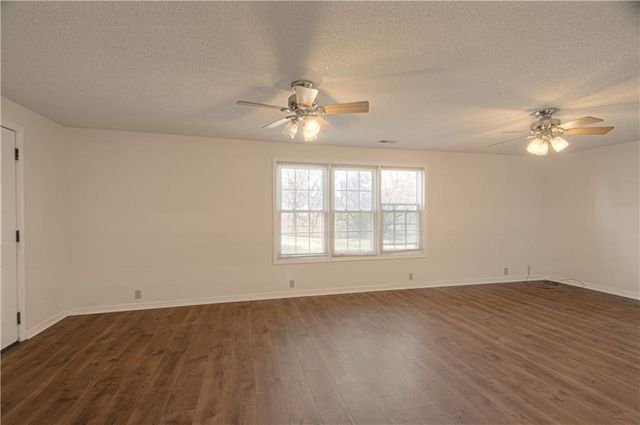 1261 SE Mill Street, Dearborn, MO 64439