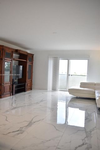 8024 Tatum Waterway Dr 5A, Miami Beach, FL 33141