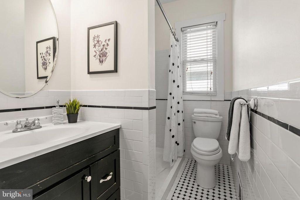 Image 12 of property listing at 3305 DEVONSHIRE DR, Baltimore, MD 21215
