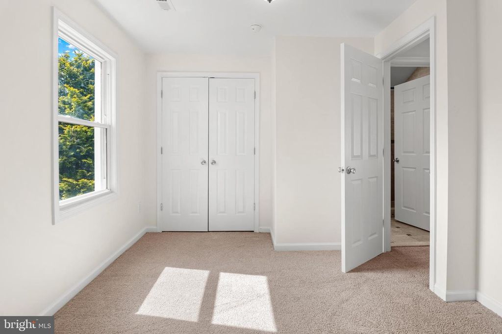 Image 16 of property listing at 3305 DEVONSHIRE DR, Baltimore, MD 21215