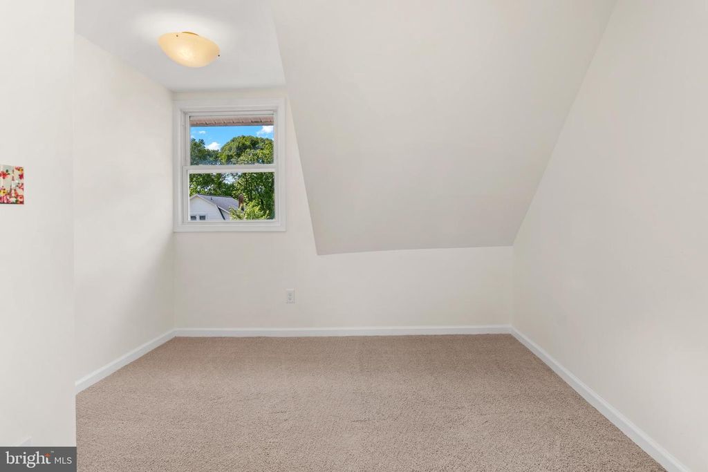 Image 17 of property listing at 3305 DEVONSHIRE DR, Baltimore, MD 21215