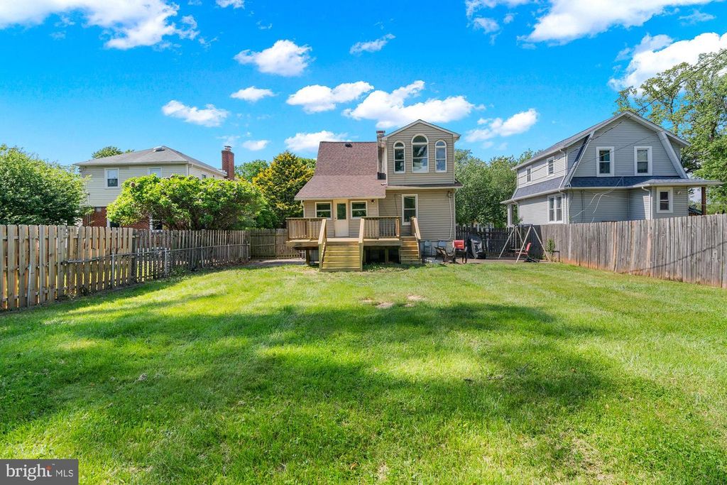Image 19 of property listing at 3305 DEVONSHIRE DR, Baltimore, MD 21215