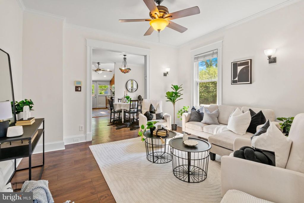 Image 3 of property listing at 3305 DEVONSHIRE DR, Baltimore, MD 21215