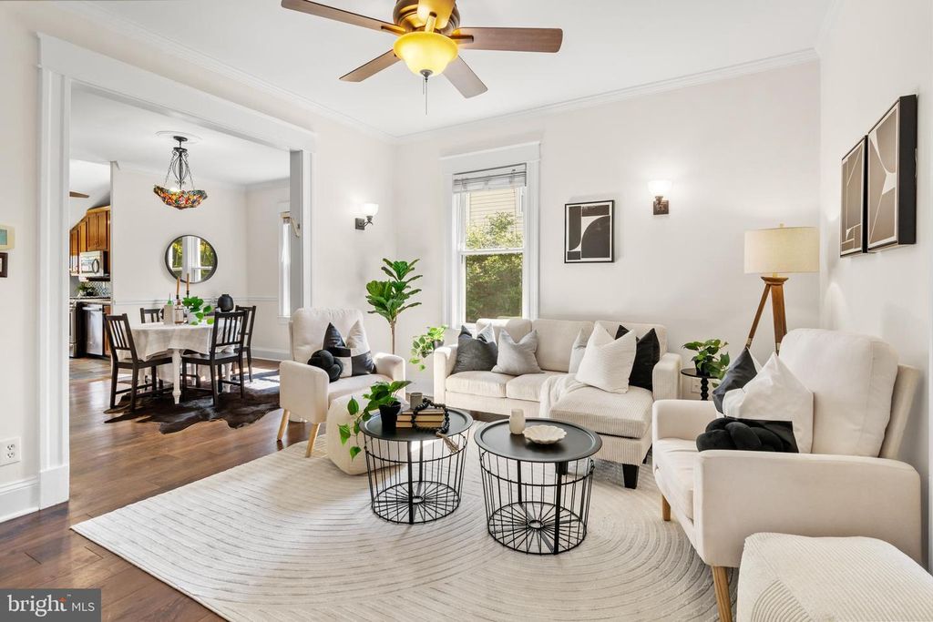 Image 4 of property listing at 3305 DEVONSHIRE DR, Baltimore, MD 21215
