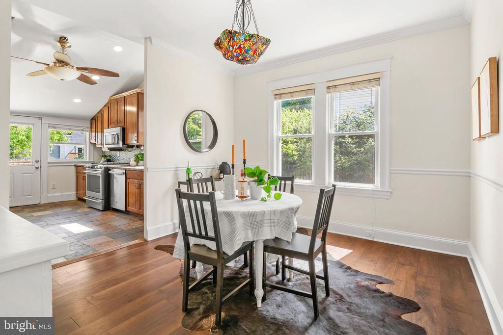 Image 5 of property listing at 3305 DEVONSHIRE DR, Baltimore, MD 21215
