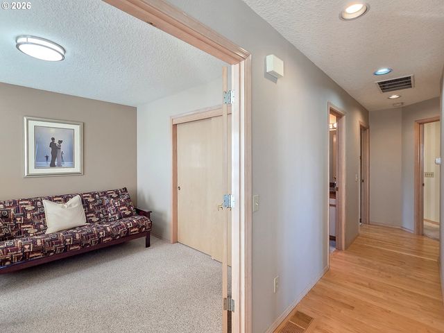 13055 Sw PEACHVALE St, Portland, OR 97224