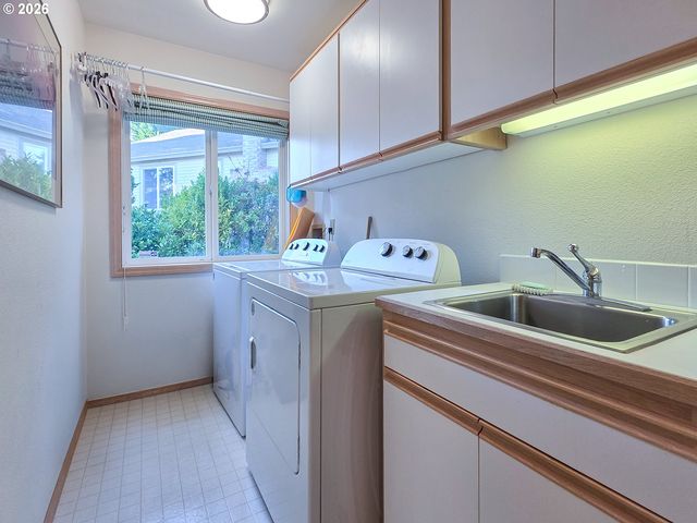 13055 Sw PEACHVALE St, Portland, OR 97224