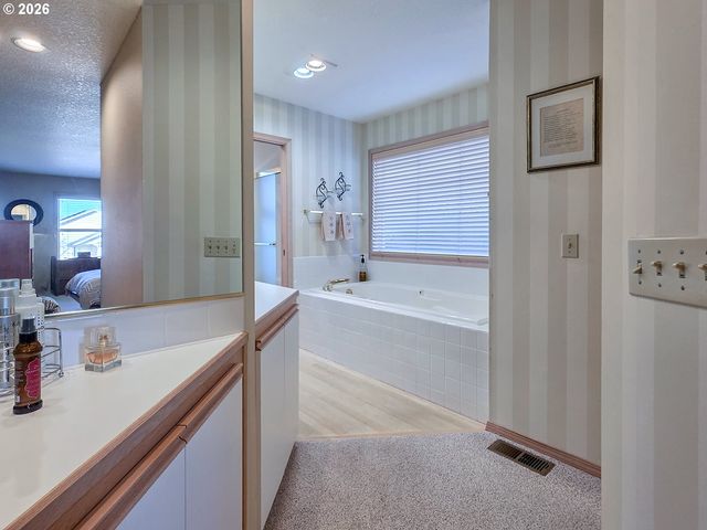 13055 Sw PEACHVALE St, Portland, OR 97224