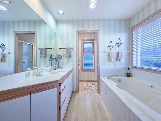 13055 Sw PEACHVALE St, Portland, OR 97224