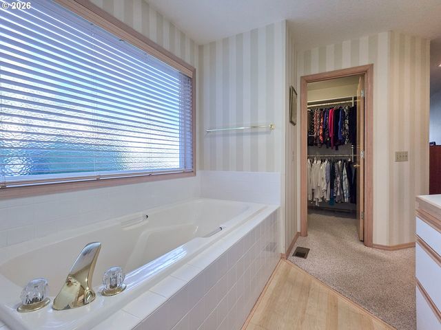 13055 Sw PEACHVALE St, Portland, OR 97224