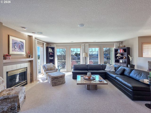 13055 Sw PEACHVALE St, Portland, OR 97224