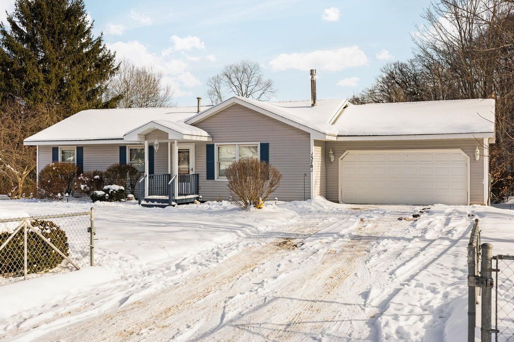 13781 Bayview Drive, Traverse City, MI 49684
