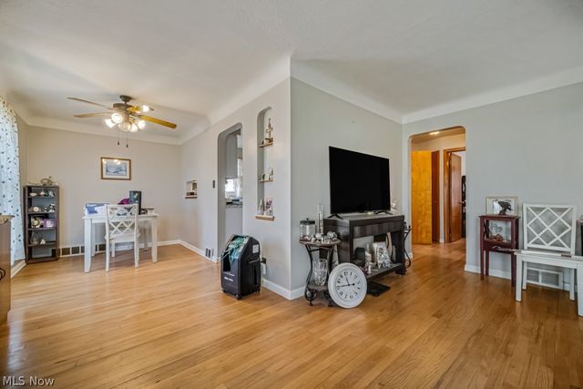 8023 Ivandale, Parma, OH 44129