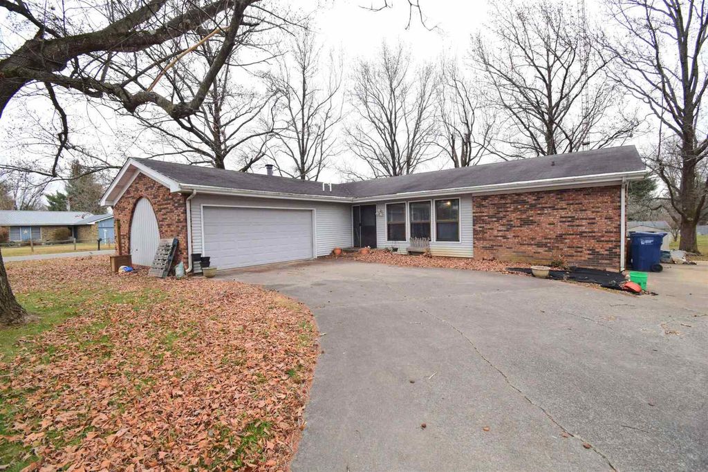 69 Cherry Drive, Mt Vernon, IL 62864