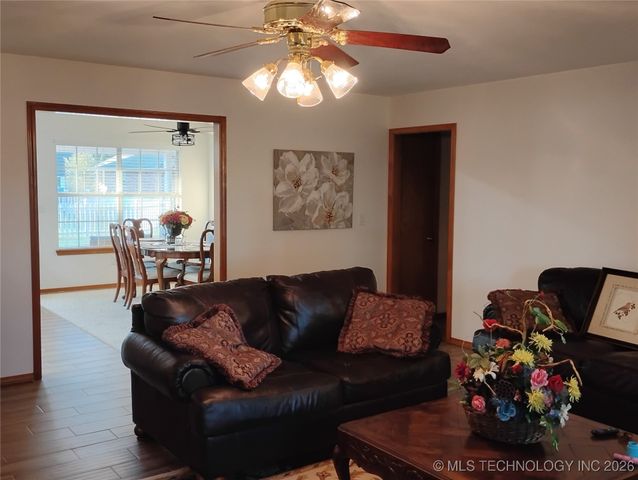 620 Grove Crest Road, Pryor, OK 74361