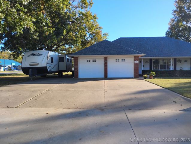 620 Grove Crest Road, Pryor, OK 74361