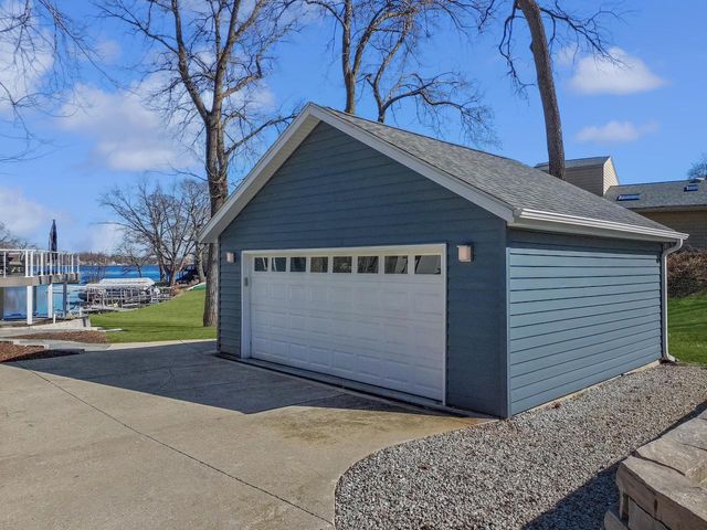 6513 Willow LANE, Waterford, WI 53185