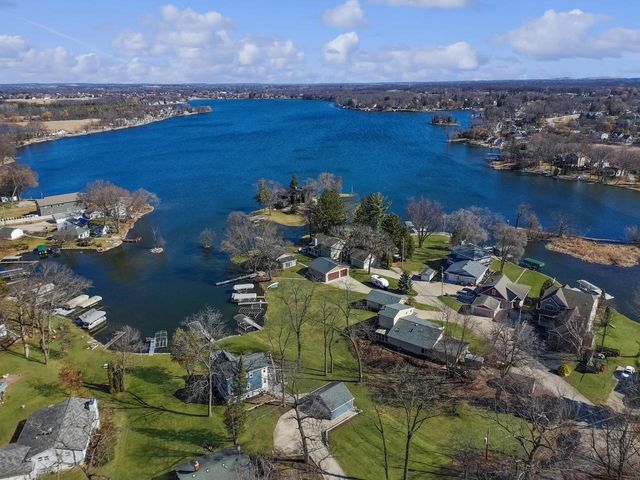 6513 Willow LANE, Waterford, WI 53185